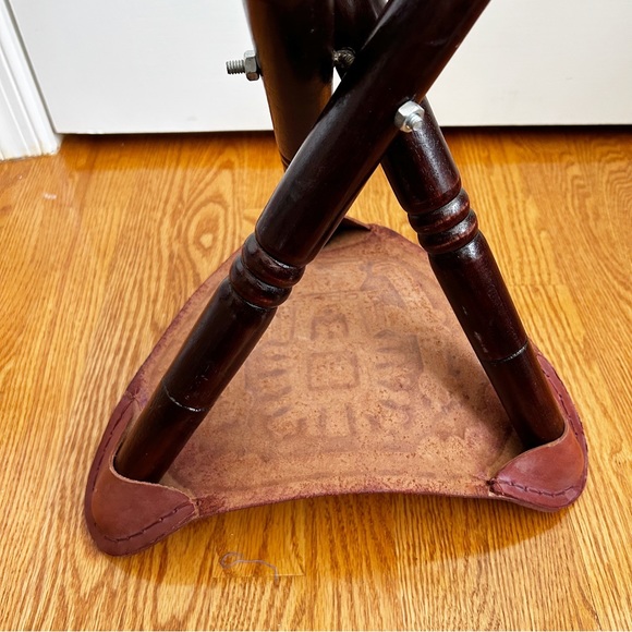 Vintage Handcrafted Mexican Leather Saddle Seat Folding Tripod Camping Stool - Picture 12 of 13